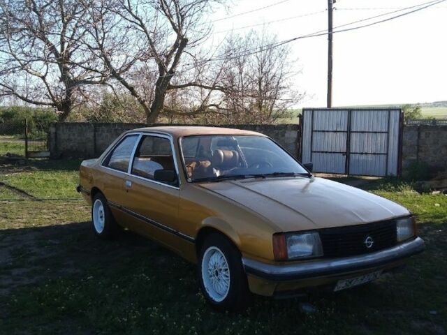 Бежевий Опель Рекорд, об'ємом двигуна 2 л та пробігом 75 тис. км за 600 $, фото 1 на Automoto.ua