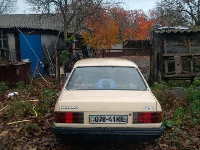 Бежевий Опель Рекорд, об'ємом двигуна 0 л та пробігом 70 тис. км за 1400 $, фото 1 на Automoto.ua
