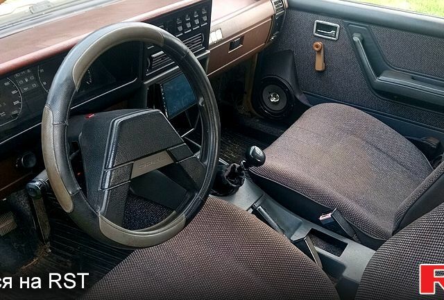 Бежевый Опель Рекорд, объемом двигателя 2 л и пробегом 500 тыс. км за 1200 $, фото 1 на Automoto.ua