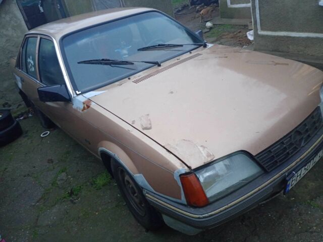 Бежевый Опель Рекорд, объемом двигателя 2.3 л и пробегом 1000 тыс. км за 400 $, фото 1 на Automoto.ua