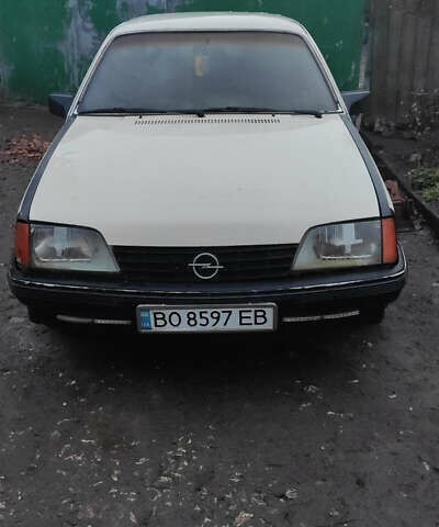 Бежевий Опель Рекорд, об'ємом двигуна 2.2 л та пробігом 160 тис. км за 500 $, фото 1 на Automoto.ua