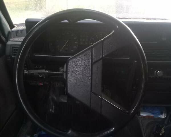 Черный Опель Рекорд, объемом двигателя 1.77 л и пробегом 921 тыс. км за 900 $, фото 1 на Automoto.ua