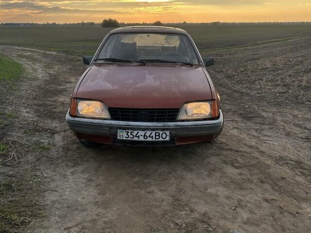 Красный Опель Рекорд, объемом двигателя 2 л и пробегом 3 тыс. км за 406 $, фото 1 на Automoto.ua