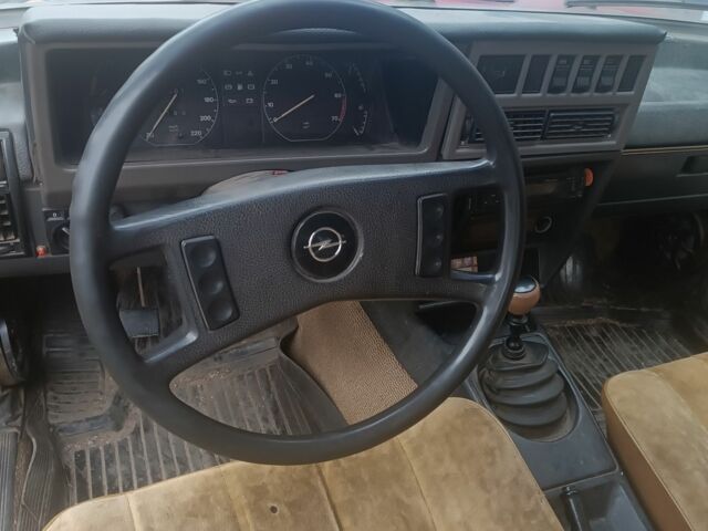 Червоний Опель Рекорд, об'ємом двигуна 2 л та пробігом 250 тис. км за 240 $, фото 1 на Automoto.ua