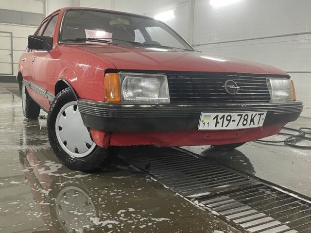 Красный Опель Рекорд, объемом двигателя 2 л и пробегом 3 тыс. км за 700 $, фото 1 на Automoto.ua
