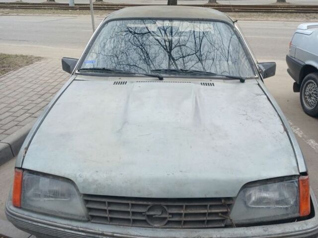 Серый Опель Рекорд, объемом двигателя 0 л и пробегом 234 тыс. км за 500 $, фото 1 на Automoto.ua