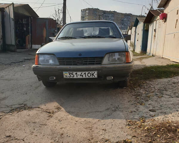 Серый Опель Рекорд, объемом двигателя 2.2 л и пробегом 150 тыс. км за 1000 $, фото 1 на Automoto.ua