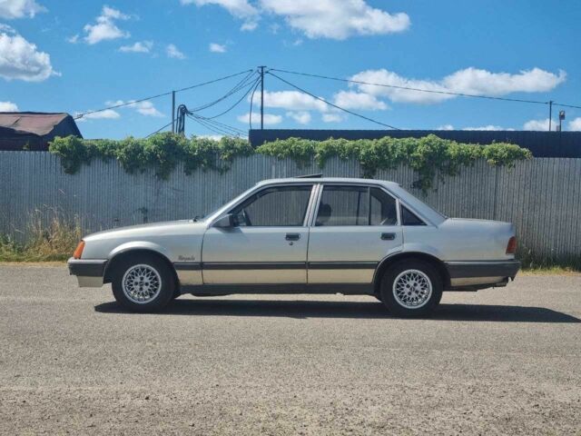 Сірий Опель Рекорд, об'ємом двигуна 1.8 л та пробігом 150 тис. км за 1750 $, фото 1 на Automoto.ua