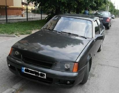 Серый Опель Рекорд, объемом двигателя 2 л и пробегом 200 тыс. км за 271 $, фото 1 на Automoto.ua