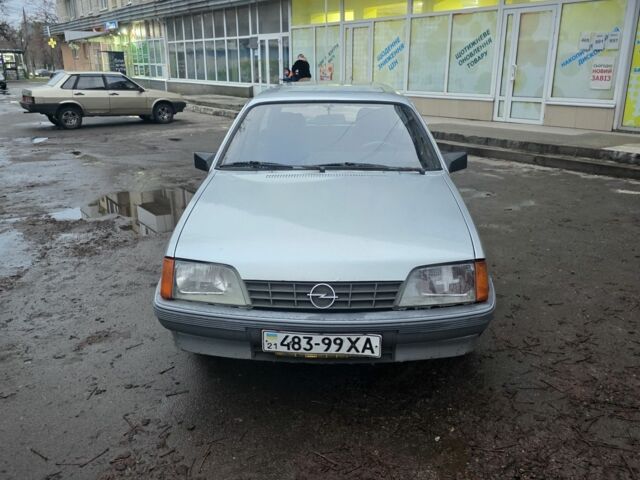 Сірий Опель Рекорд, об'ємом двигуна 2 л та пробігом 200 тис. км за 1200 $, фото 1 на Automoto.ua