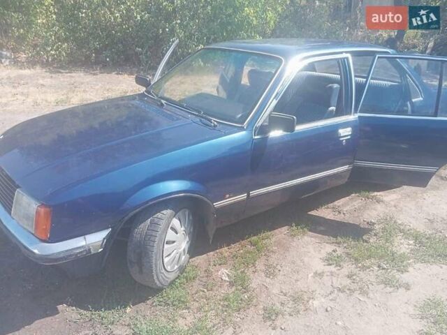 Синий Опель Рекорд, объемом двигателя 2 л и пробегом 50 тыс. км за 1100 $, фото 1 на Automoto.ua