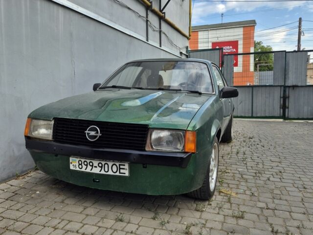 Зелений Опель Рекорд, об'ємом двигуна 2 л та пробігом 200 тис. км за 1100 $, фото 1 на Automoto.ua