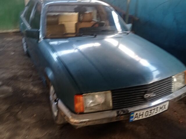 Зеленый Опель Рекорд, объемом двигателя 2 л и пробегом 1000 тыс. км за 722 $, фото 1 на Automoto.ua