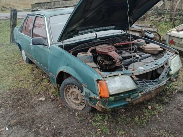 Зеленый Опель Рекорд, объемом двигателя 2 л и пробегом 2 тыс. км за 500 $, фото 1 на Automoto.ua