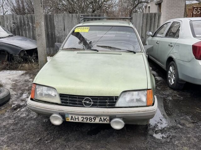 Зеленый Опель Рекорд, объемом двигателя 2 л и пробегом 1000 тыс. км за 1106 $, фото 1 на Automoto.ua