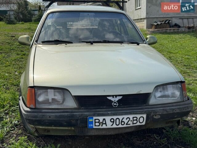 Зелений Опель Рекорд, об'ємом двигуна 1.8 л та пробігом 160 тис. км за 800 $, фото 1 на Automoto.ua
