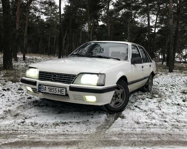 Белый Опель Сенатор, объемом двигателя 2.2 л и пробегом 250 тыс. км за 750 $, фото 1 на Automoto.ua