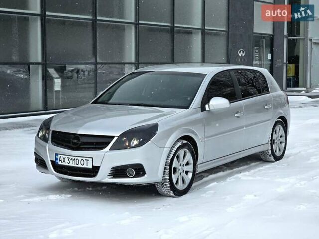 Белый Опель Сигнум, объемом двигателя 1.8 л и пробегом 208 тыс. км за 4900 $, фото 1 на Automoto.ua