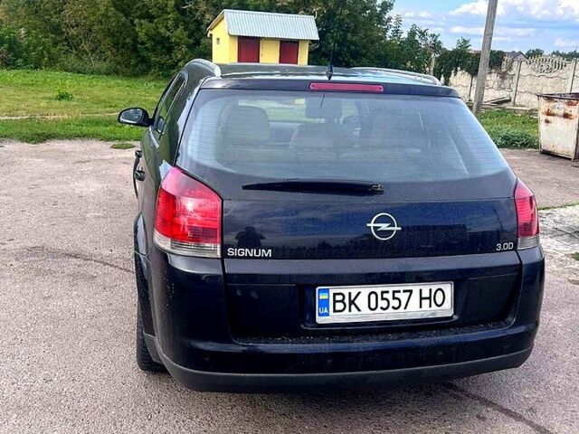 Черный Опель Сигнум, объемом двигателя 3 л и пробегом 230 тыс. км за 4500 $, фото 1 на Automoto.ua