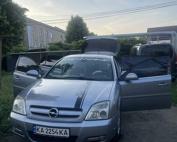 Серый Опель Сигнум, объемом двигателя 2.2 л и пробегом 380 тыс. км за 3700 $, фото 1 на Automoto.ua