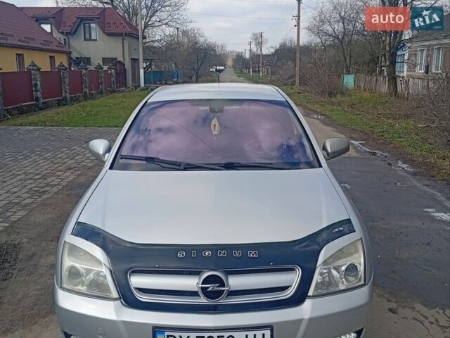 Серый Опель Сигнум, объемом двигателя 2.2 л и пробегом 350 тыс. км за 4500 $, фото 1 на Automoto.ua
