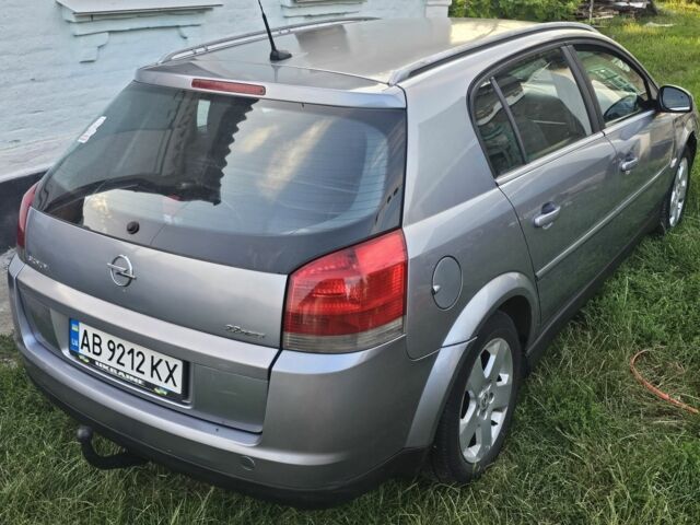 Серый Опель Сигнум, объемом двигателя 2.2 л и пробегом 400 тыс. км за 2600 $, фото 1 на Automoto.ua