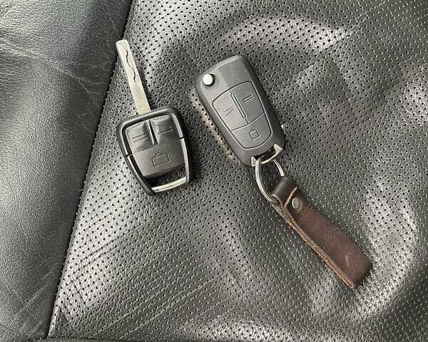 Сірий Опель Сігнум, об'ємом двигуна 2.2 л та пробігом 325 тис. км за 4400 $, фото 1 на Automoto.ua