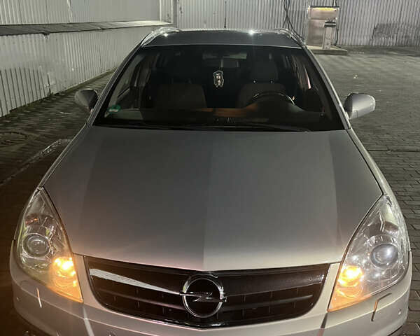 Серый Опель Сигнум, объемом двигателя 2.2 л и пробегом 251 тыс. км за 4700 $, фото 1 на Automoto.ua