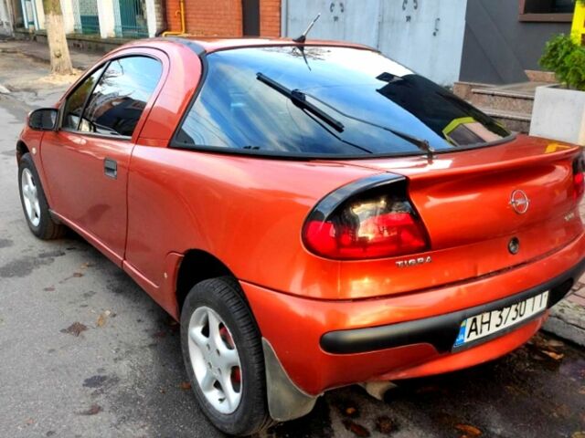 Белый Опель Тигра, объемом двигателя 2.9 л и пробегом 206 тыс. км за 1999 $, фото 1 на Automoto.ua