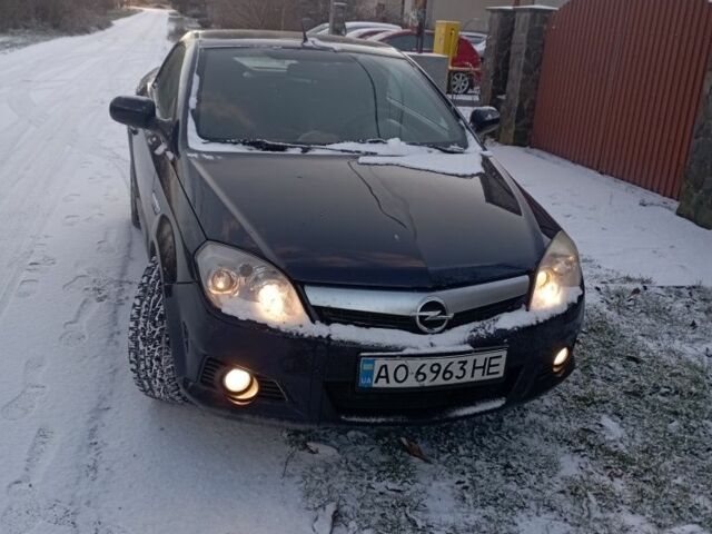 Черный Опель Тигра, объемом двигателя 1.4 л и пробегом 260 тыс. км за 3000 $, фото 1 на Automoto.ua