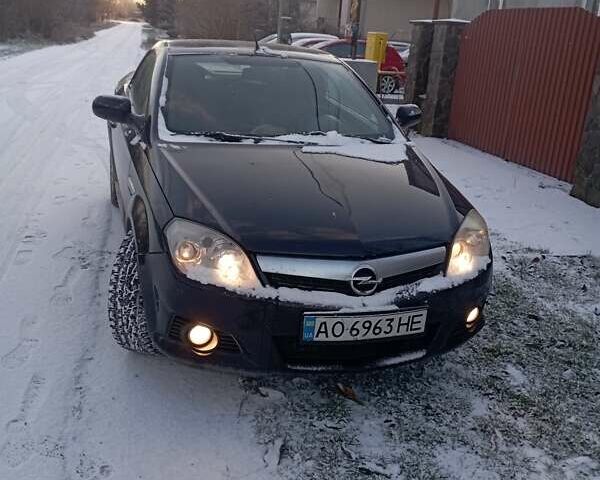Черный Опель Тигра, объемом двигателя 1.36 л и пробегом 260 тыс. км за 3000 $, фото 1 на Automoto.ua