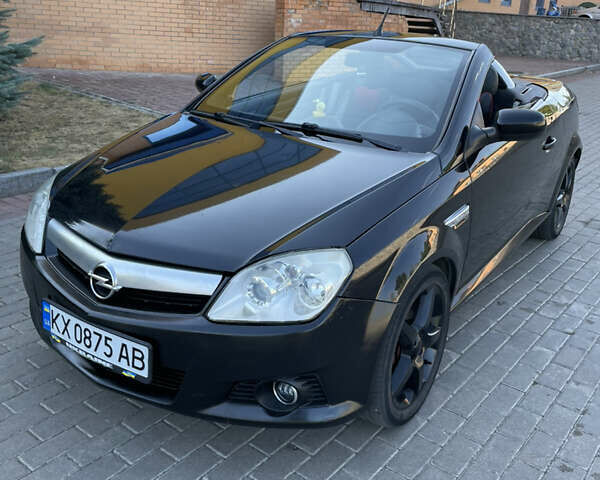 Черный Опель Тигра, объемом двигателя 1.25 л и пробегом 185 тыс. км за 4000 $, фото 1 на Automoto.ua