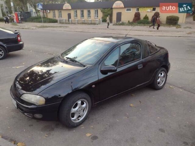 Чорний Опель Тігра, об'ємом двигуна 1.4 л та пробігом 260 тис. км за 2000 $, фото 1 на Automoto.ua