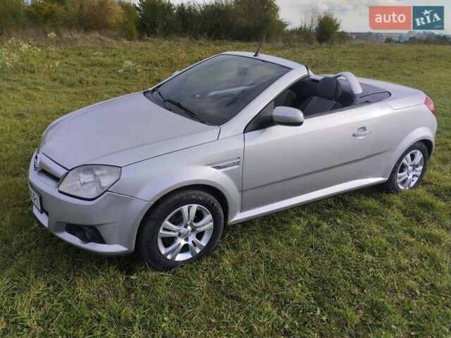 Сірий Опель Тігра, об'ємом двигуна 1.36 л та пробігом 160 тис. км за 3900 $, фото 1 на Automoto.ua