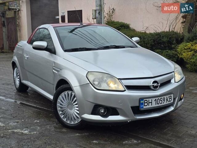 Серый Опель Тигра, объемом двигателя 1.36 л и пробегом 150 тыс. км за 2200 $, фото 1 на Automoto.ua