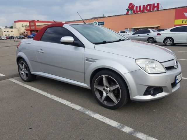 Серый Опель Тигра, объемом двигателя 0 л и пробегом 155 тыс. км за 5225 $, фото 1 на Automoto.ua