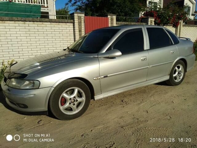 Сірий Опель Вектра Б, об'ємом двигуна 2 л та пробігом 260 тис. км за 4500 $, фото 1 на Automoto.ua