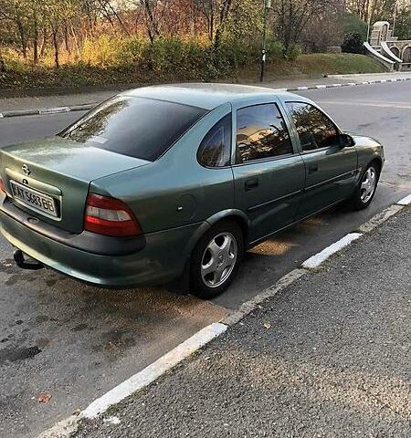 Зелений Опель Вектра Б, об'ємом двигуна 1.6 л та пробігом 300 тис. км за 3800 $, фото 1 на Automoto.ua