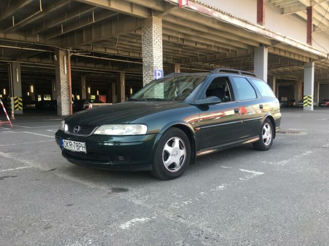 Зеленый Опель Вектра Б, объемом двигателя 1.6 л и пробегом 220 тыс. км за 1900 $, фото 1 на Automoto.ua
