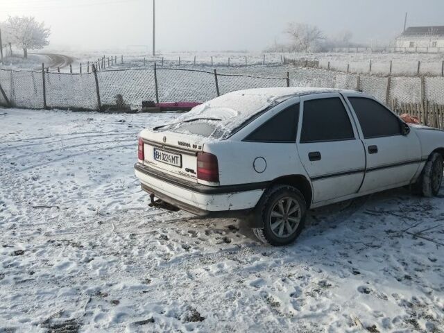 Белый Опель Вектра, объемом двигателя 0 л и пробегом 250 тыс. км за 1000 $, фото 1 на Automoto.ua