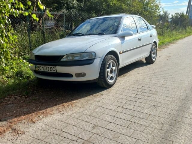 Білий Опель Вектра, об'ємом двигуна 1.6 л та пробігом 294 тис. км за 1900 $, фото 1 на Automoto.ua