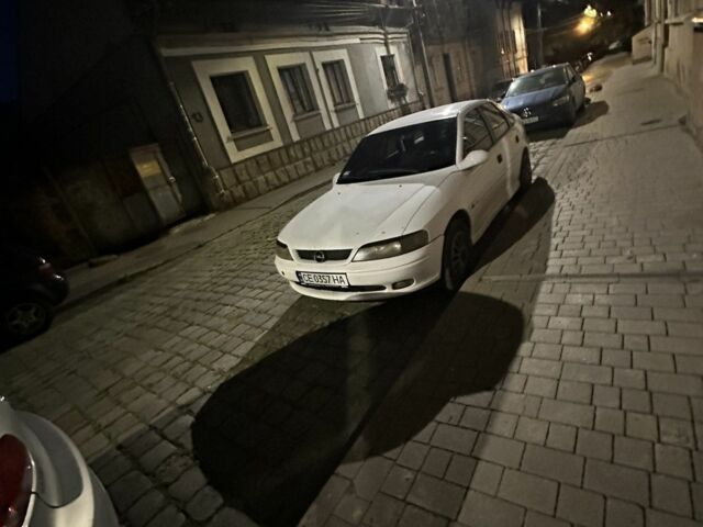 Белый Опель Вектра, объемом двигателя 2 л и пробегом 240 тыс. км за 1500 $, фото 1 на Automoto.ua