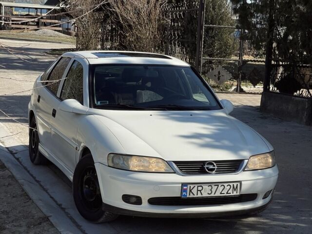 Белый Опель Вектра, объемом двигателя 1.8 л и пробегом 305 тыс. км за 1450 $, фото 1 на Automoto.ua
