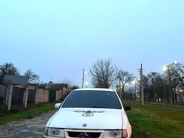 Белый Опель Вектра, объемом двигателя 2 л и пробегом 200 тыс. км за 1900 $, фото 1 на Automoto.ua