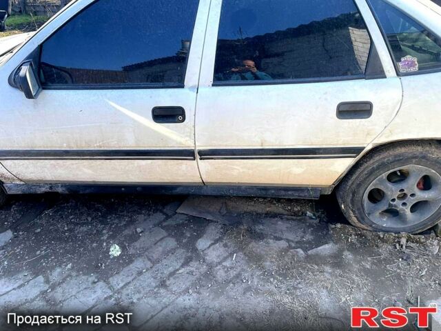 Белый Опель Вектра, объемом двигателя 2 л и пробегом 165 тыс. км за 600 $, фото 1 на Automoto.ua
