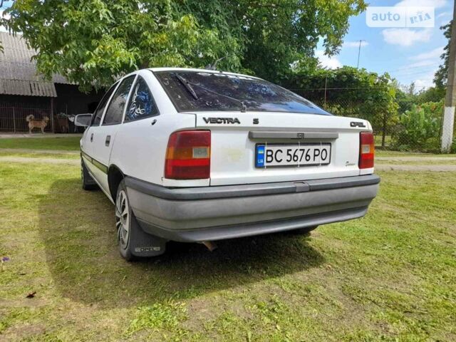 Белый Опель Вектра, объемом двигателя 1.6 л и пробегом 253 тыс. км за 1000 $, фото 1 на Automoto.ua