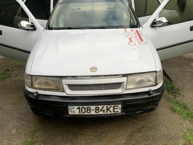 Белый Опель Вектра, объемом двигателя 1.6 л и пробегом 3 тыс. км за 1250 $, фото 1 на Automoto.ua