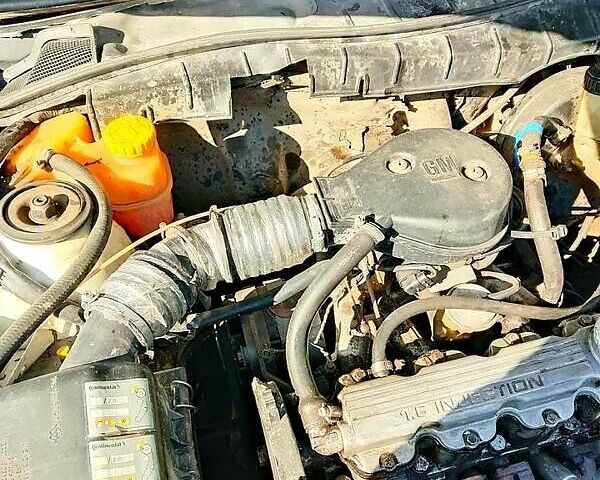 Белый Опель Вектра, объемом двигателя 1.6 л и пробегом 328 тыс. км за 950 $, фото 1 на Automoto.ua