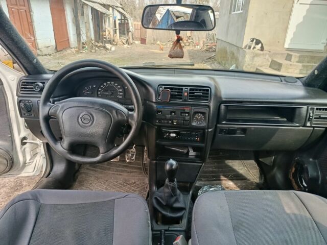 Білий Опель Вектра, об'ємом двигуна 2 л та пробігом 225 тис. км за 1200 $, фото 1 на Automoto.ua