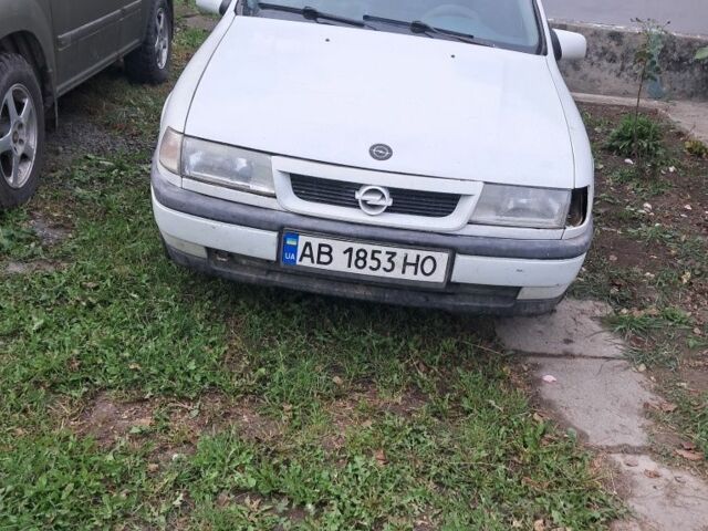 Белый Опель Вектра, объемом двигателя 1.8 л и пробегом 267 тыс. км за 800 $, фото 1 на Automoto.ua